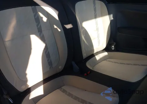 2018 Volkswagen Beetle 2.0T Coast/2.0T S z USA, uszkodzony, nr VIN 3VWFD7AT4JM705489